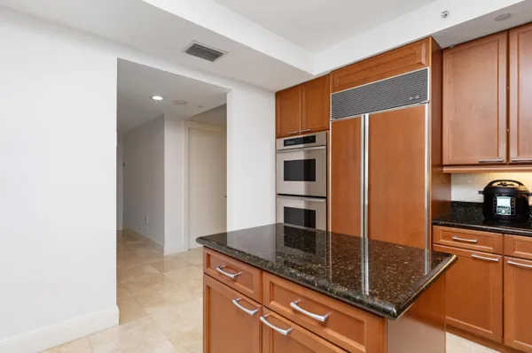 $7,500 | 20201 East Country Club Drive, Unit 706, Aventura, FL 33180