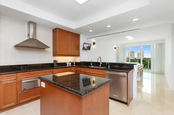 $7,500 | 20201 East Country Club Drive, Unit 706, Aventura, FL 33180