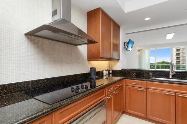 $7,500 | 20201 East Country Club Drive, Unit 706, Aventura, FL 33180