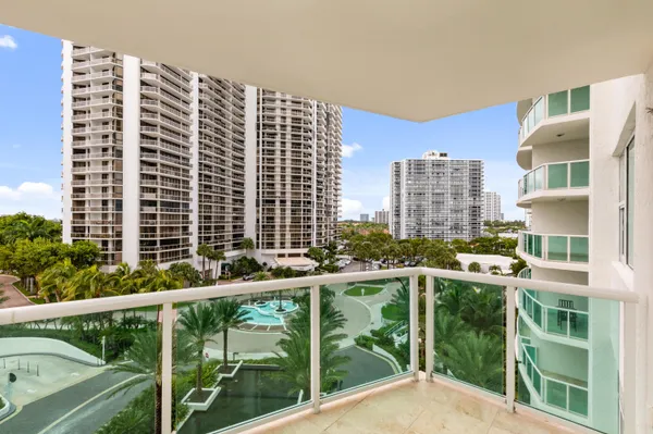 $7,500 | 20201 East Country Club Drive, Unit 706, Aventura, FL 33180