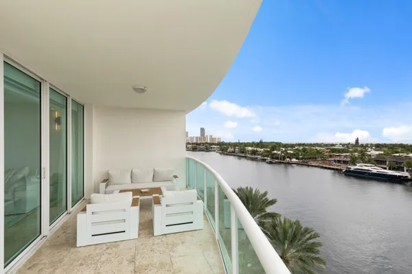 $7,500 | 20201 East Country Club Drive, Unit 706, Aventura, FL 33180