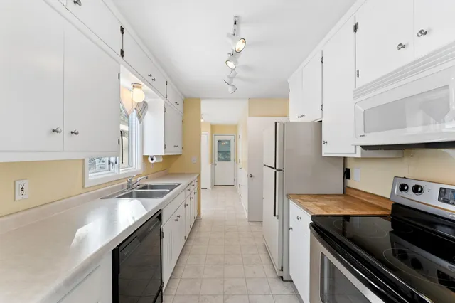 $365,000 | 264 Inglewood Street, Long Lake, MN 55356