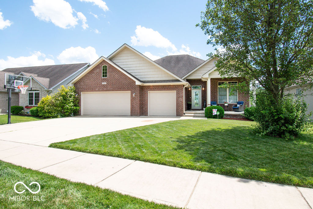 3843 Jonathan Ridge Columbus, IN 47201 - Photo 3 of 42 Gallery Image 3