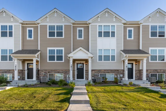 $2,850 | 3831 Currant Lane, Elgin, IL 60124