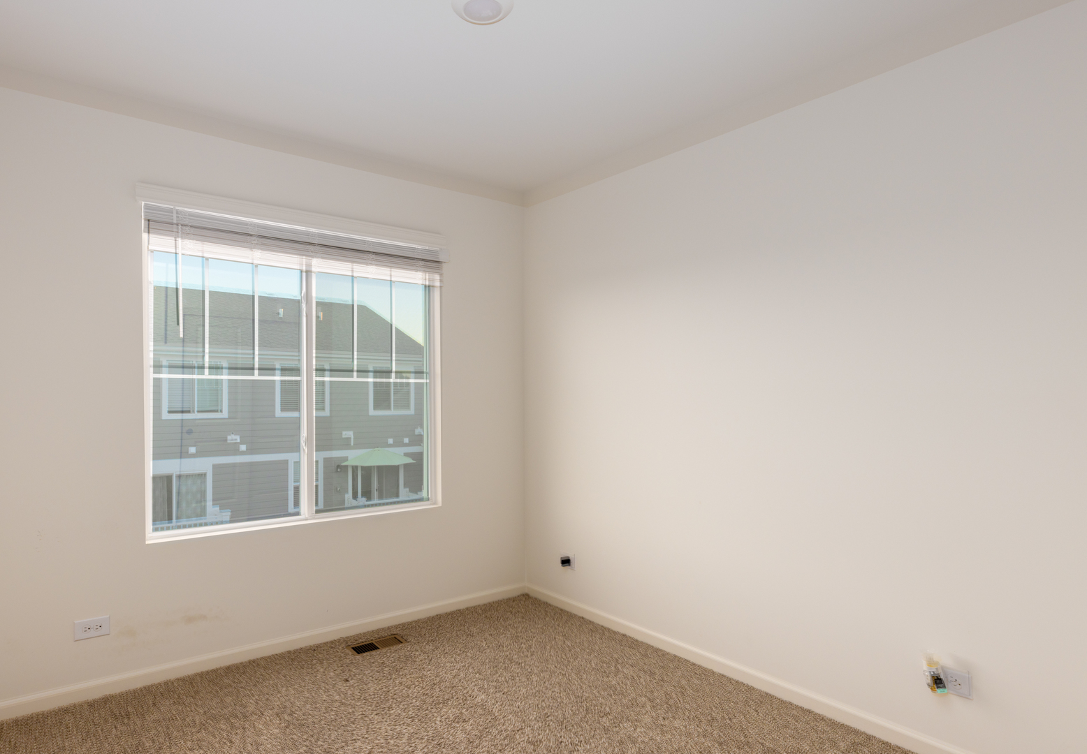 3831 Currant Lane Elgin, IL 60124 - Photo 12 of 20 an empty room with a window