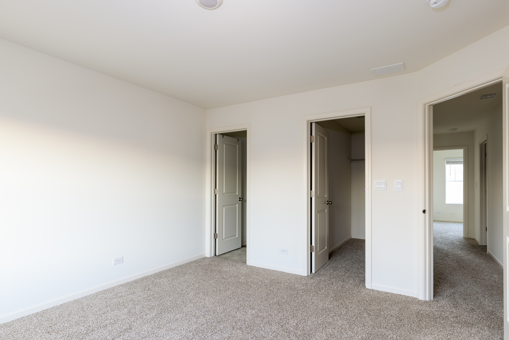 3831 Currant Lane Elgin, IL 60124 - Photo 10 of 20 an empty room with closet