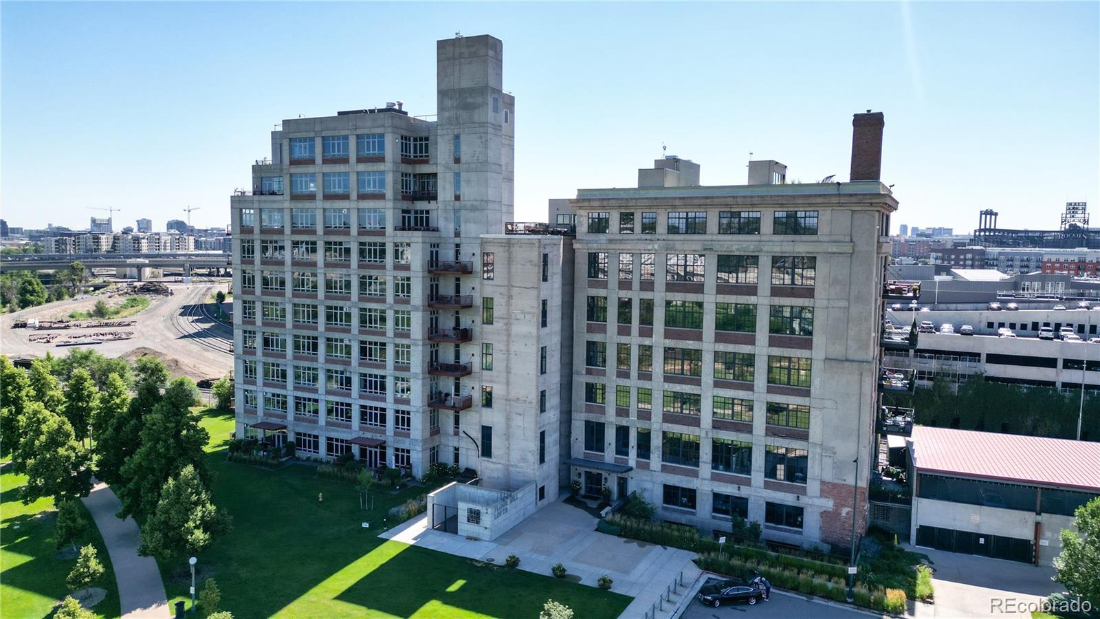 2000 Little Raven Street, Unit 702 Denver, CO 80202 - Photo 47 of 48 a view of a large building