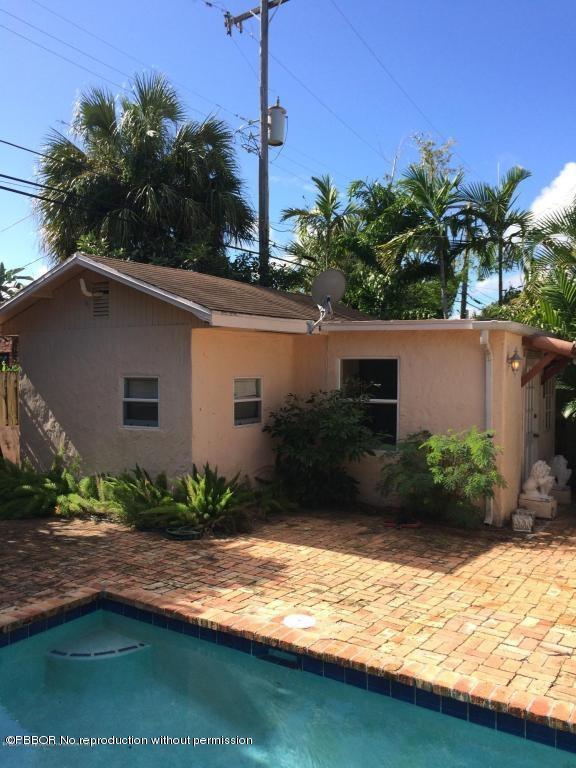 340 Pilgrim Road West Palm Beach, FL 33405 - Photo 8 of 9 pool