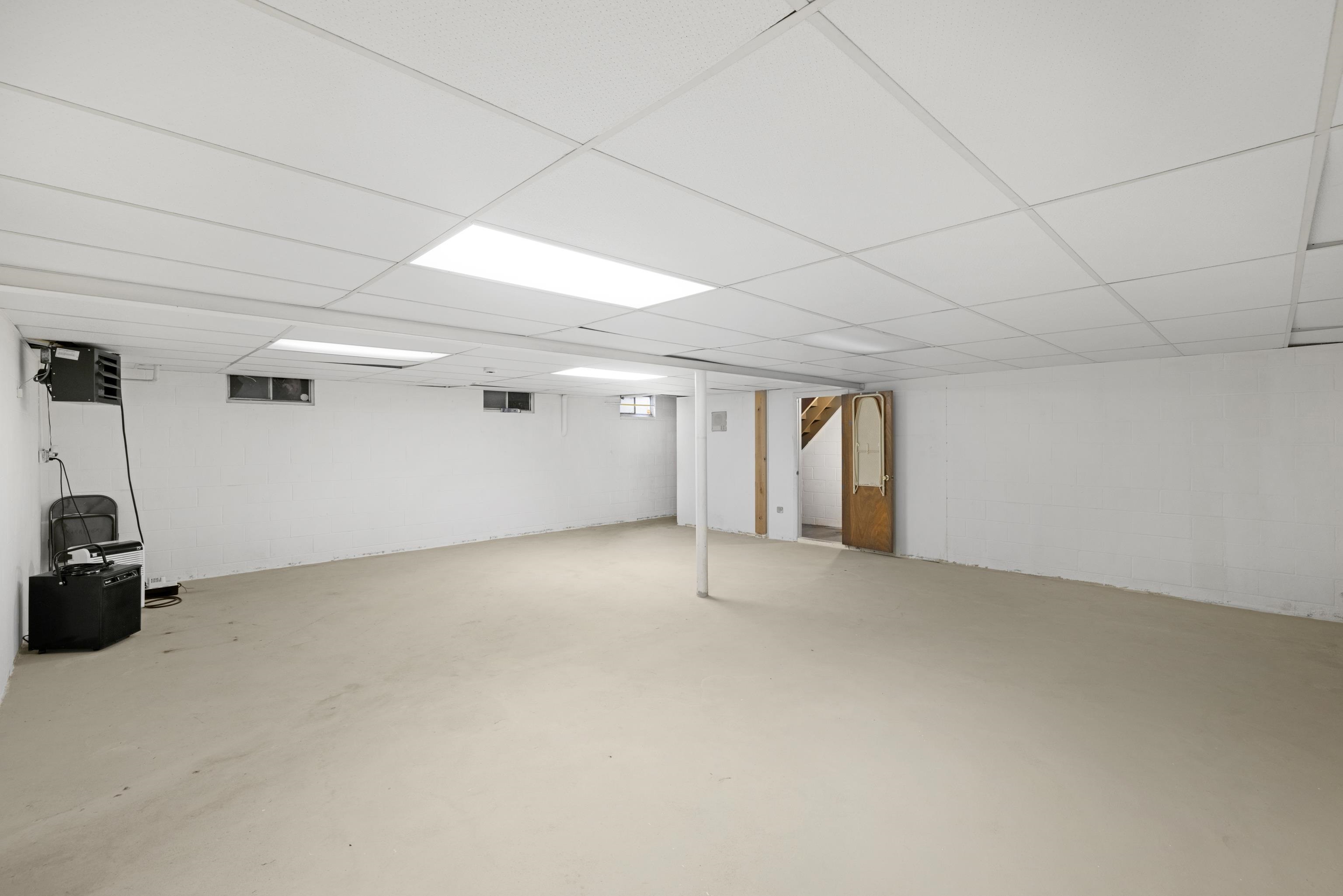 102 Teal Road Rio Grande, NJ 08242 - Photo 34 of 49 a view of an empty room with a window