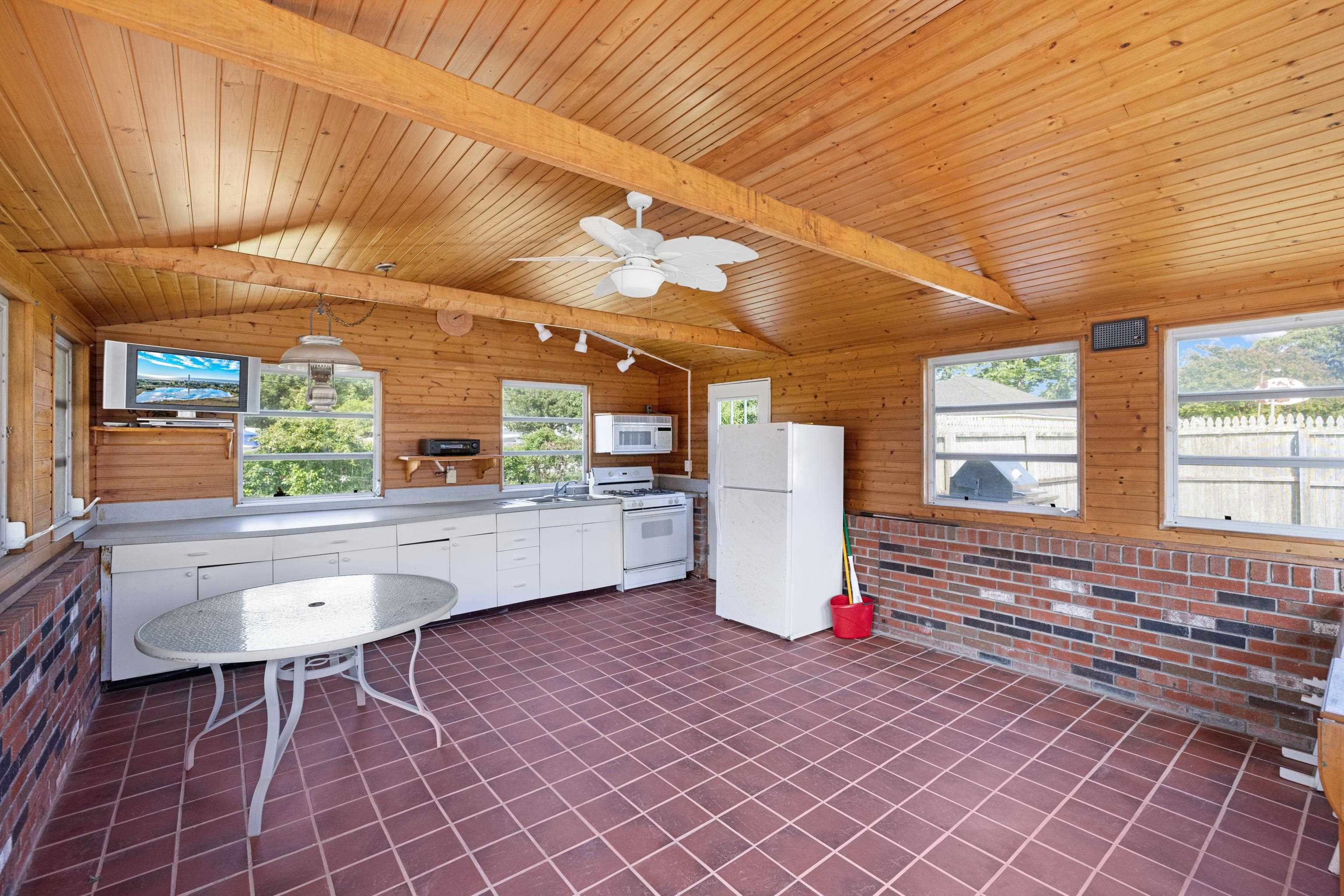 102 Teal Road Rio Grande, NJ 08242 - Photo 40 of 49 a living room with a large window