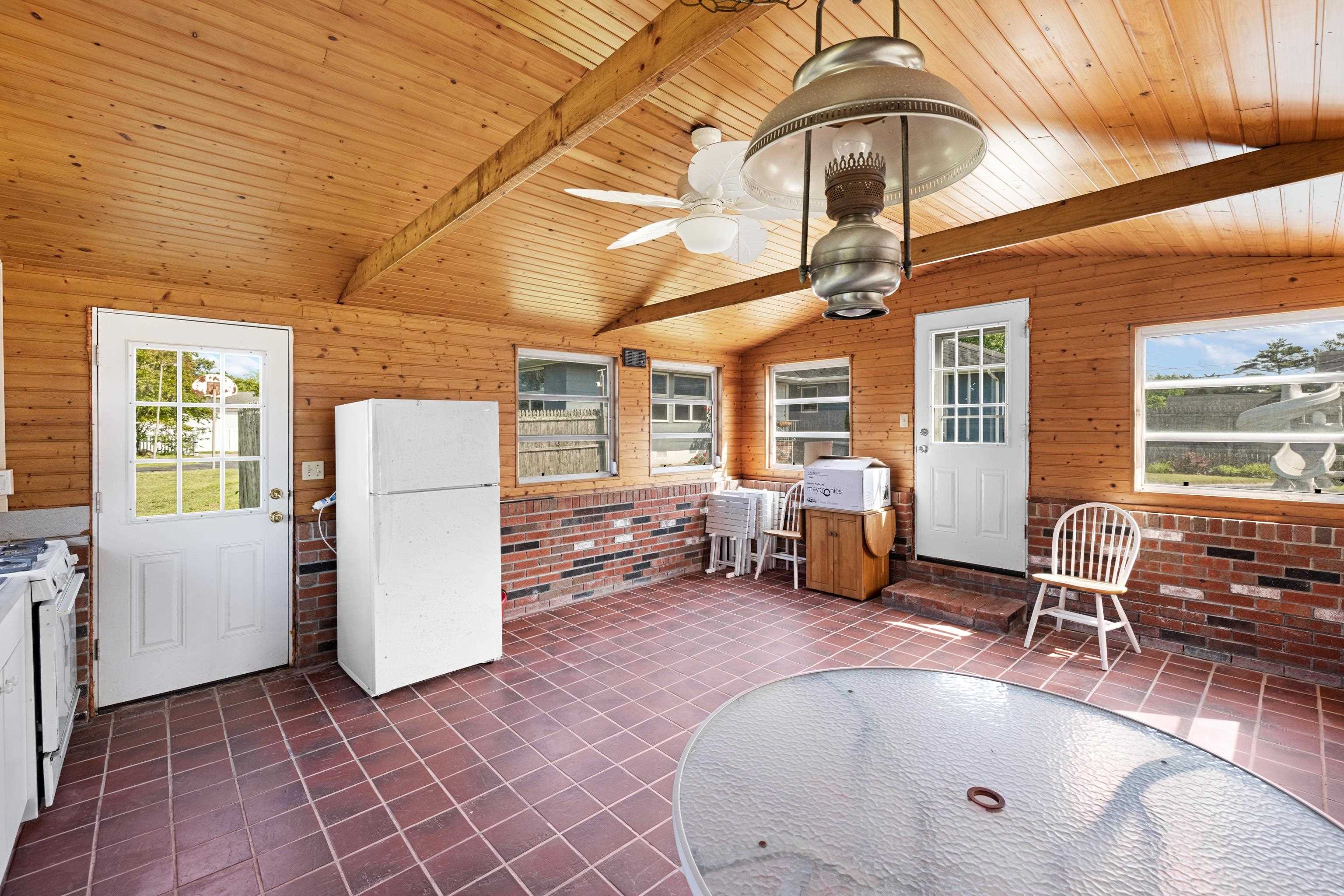 102 Teal Road Rio Grande, NJ 08242 - Photo 41 of 49 a living room with furniture