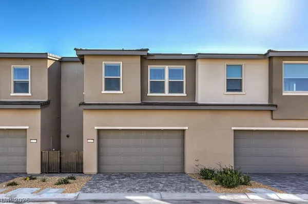 $2,400 | 11477 Panoledge Avenue, Las Vegas, NV 89138