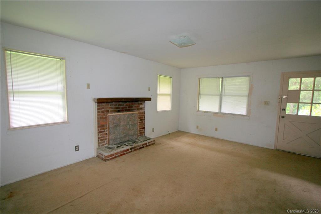 1400 Pleasant Plains Road Matthews, NC 28105 - Photo 18 of 31 an empty room with windows