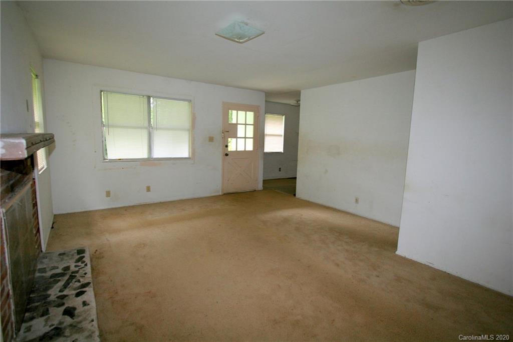 1400 Pleasant Plains Road Matthews, NC 28105 - Photo 19 of 31 an empty room with windows