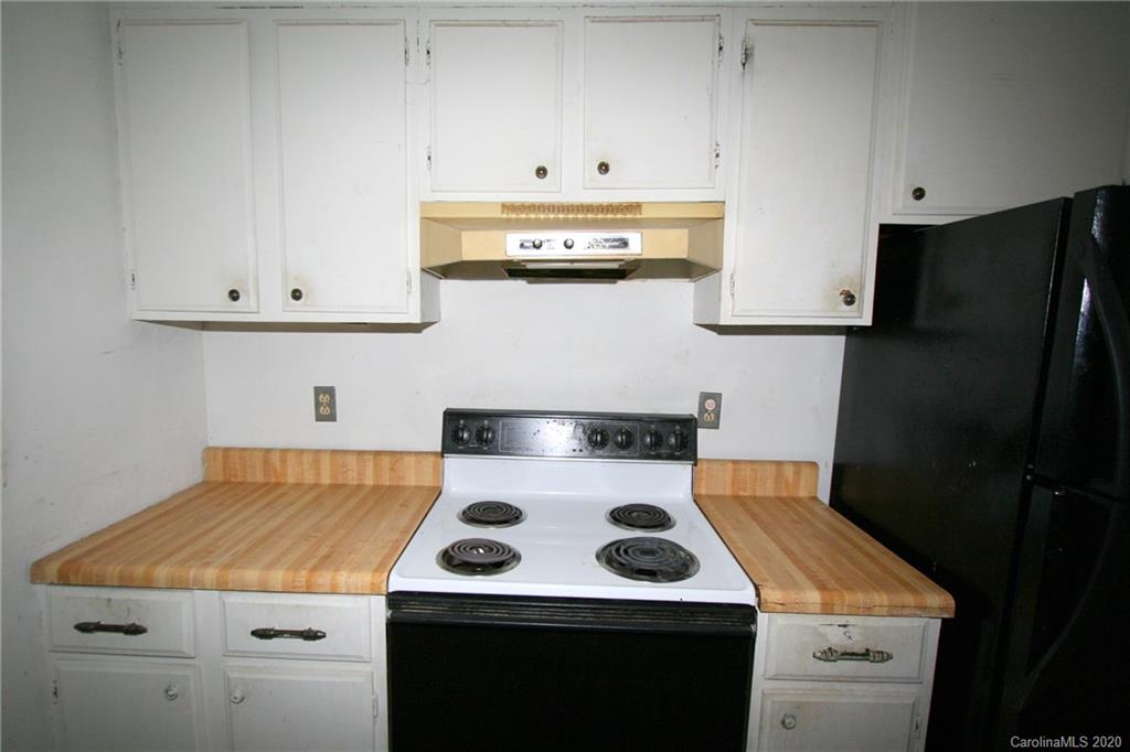 1400 Pleasant Plains Road Matthews, NC 28105 - Photo 27 of 31 a kitchen with a stove a sink and a refrigerator