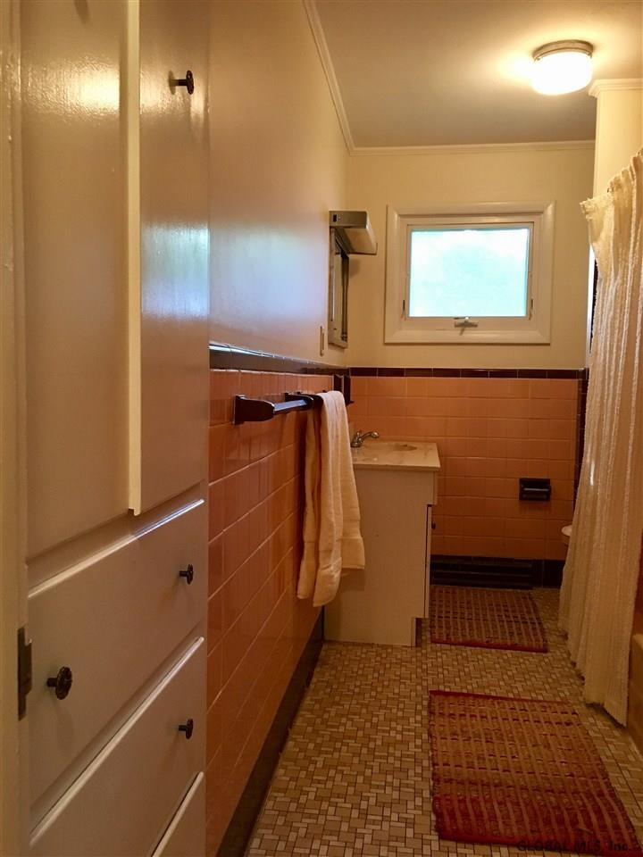 6 Witte Road Guilderland, NY 12203 - Photo 10 of 21 Photo 10