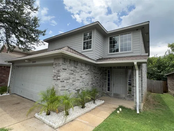 $2,300 | 3509 Apple Valley Way, Dallas, TX 75227