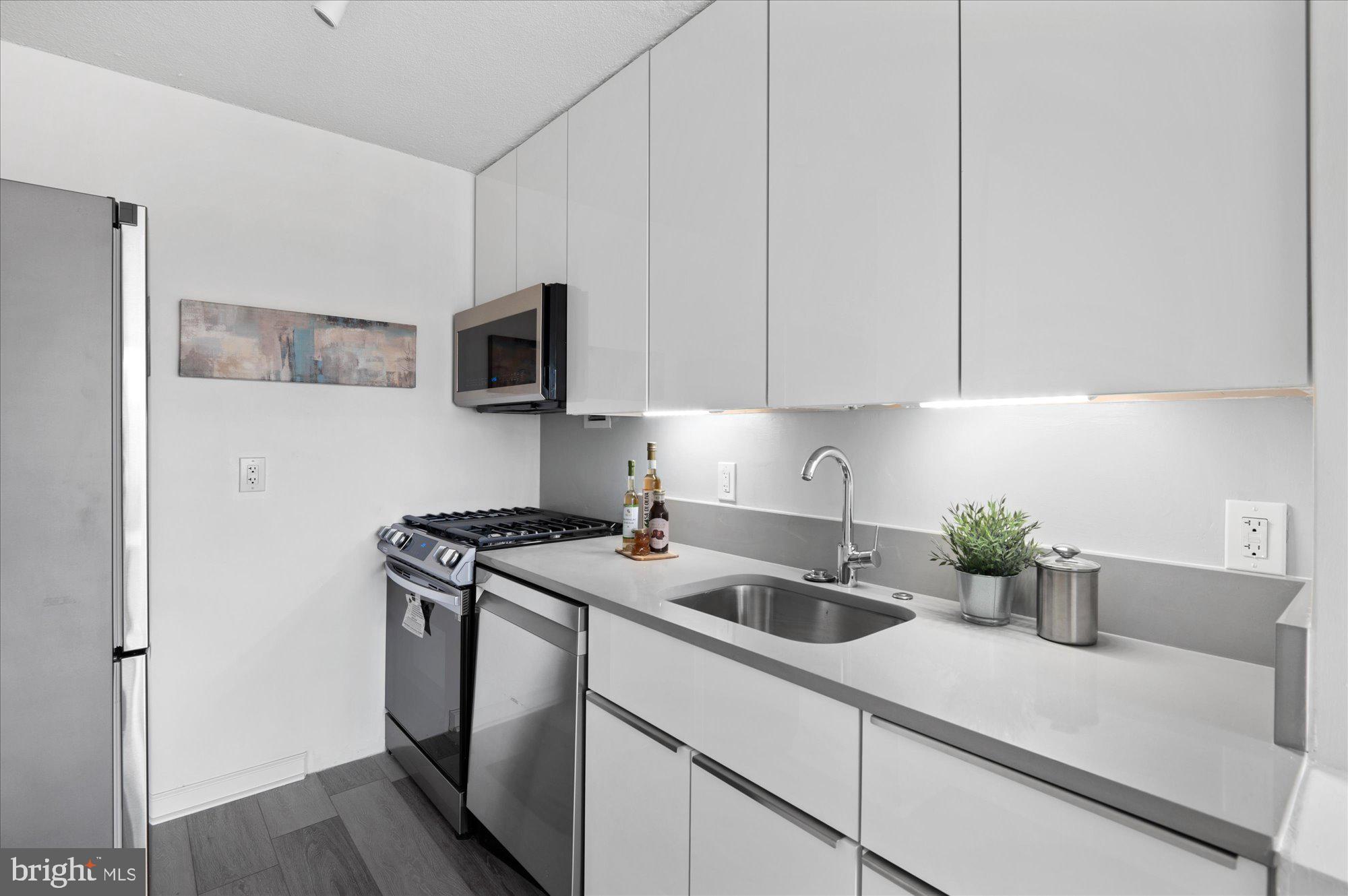 1301 20th Street Northwest, Unit 910 Washington, DC 20036 - Photo 11 of 37 New Kitchen