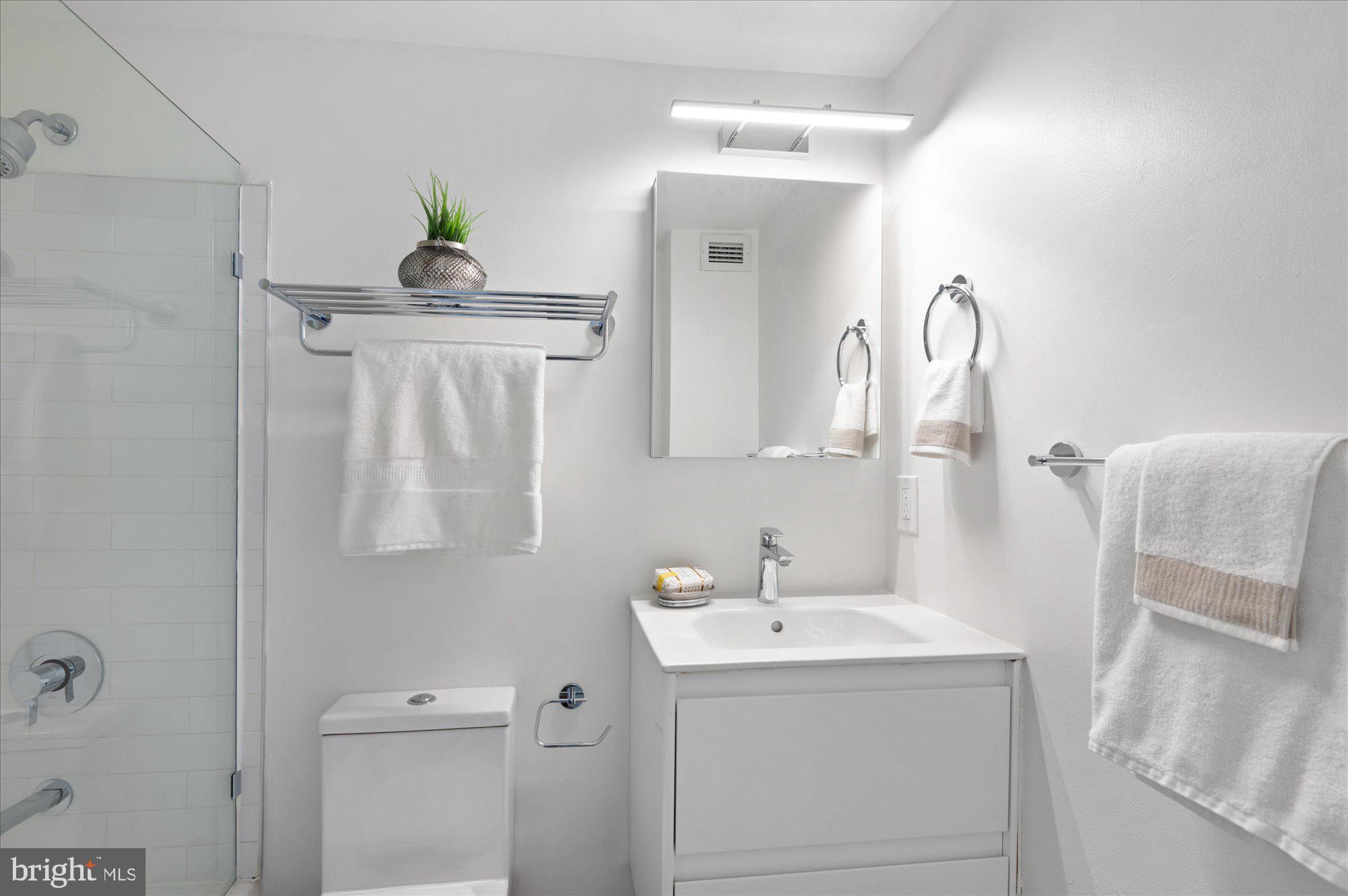 1301 20th Street Northwest, Unit 910 Washington, DC 20036 - Photo 19 of 37 Updated Bath