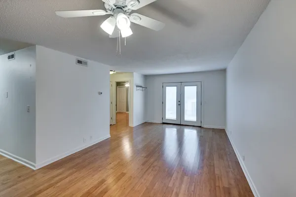 $1,250 | 6680 Charlotte Pike, Unit C4, Nashville, TN 37209