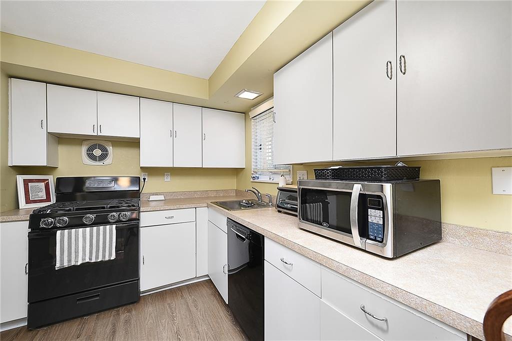 117 Parkedge Road Pittsburgh, PA 15220 - Photo 7 of 23 Gallery Image 7