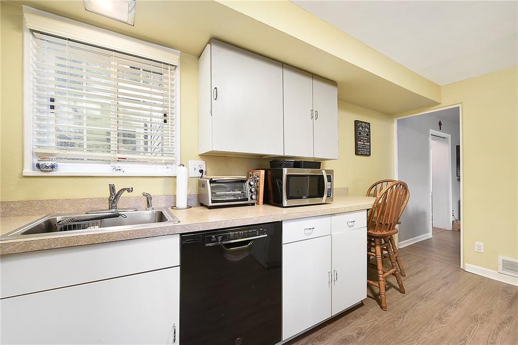 117 Parkedge Road Pittsburgh, PA 15220 - Photo 8 of 23 Gallery Image 8