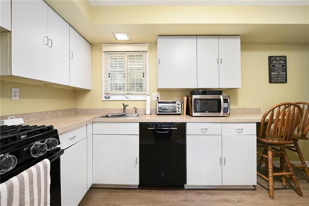 117 Parkedge Road Pittsburgh, PA 15220 - Photo 9 of 23 Gallery Image 9