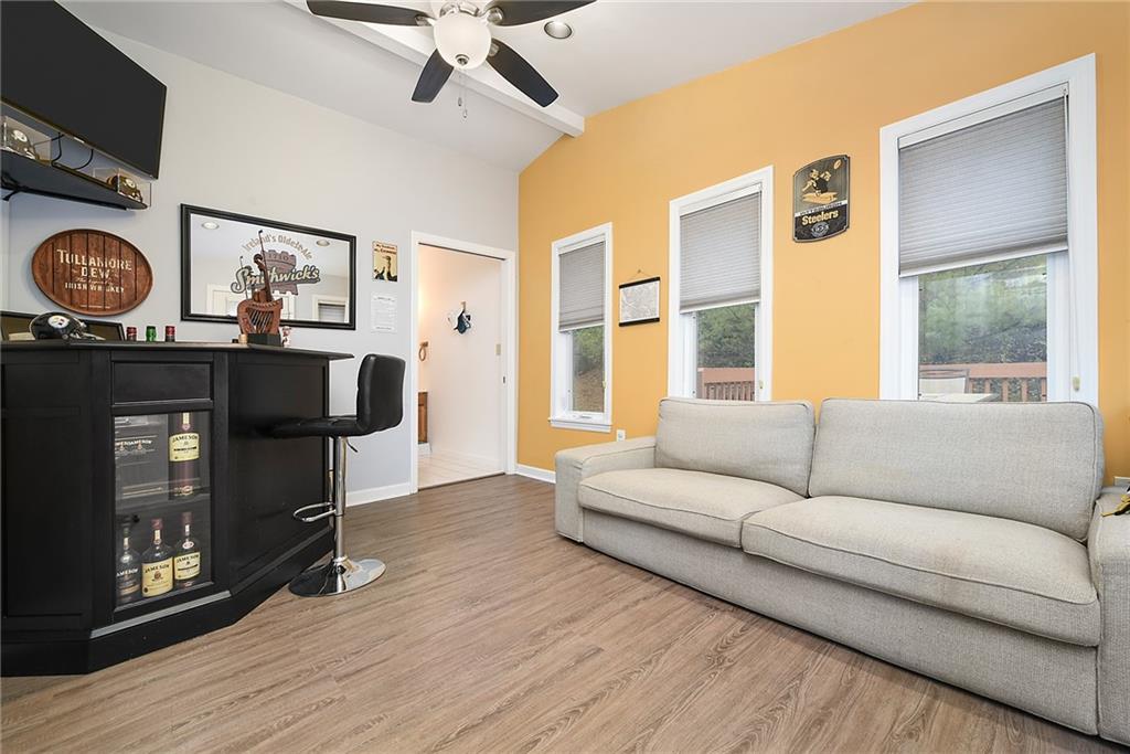 117 Parkedge Road Pittsburgh, PA 15220 - Photo 10 of 23 Gallery Image 10