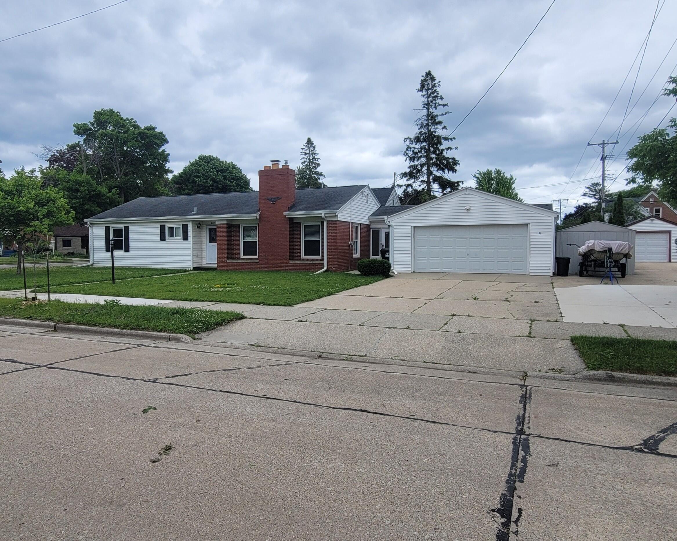 601 Isabelle Avenue Racine, WI 53402 - Photo 3 of 39 Primary Exterior