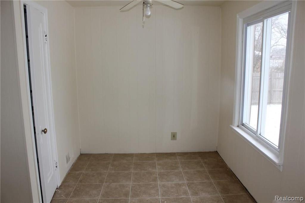 5112 Bristol Road Flint, MI 48507 - Photo 14 of 29
