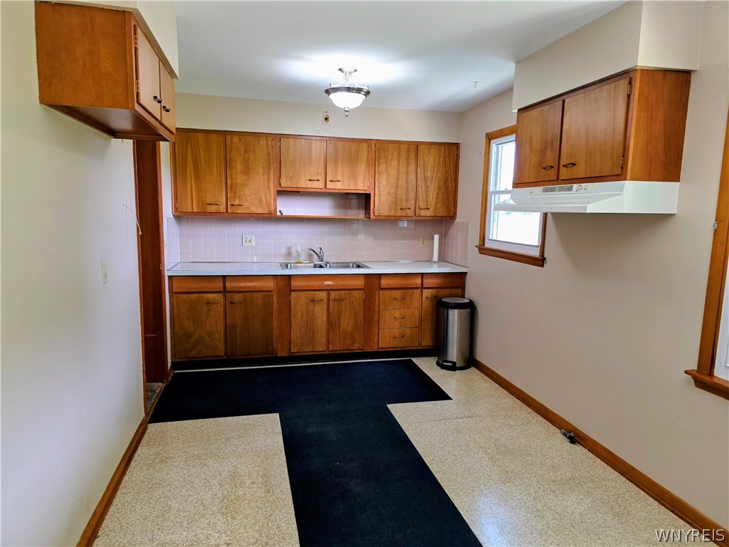 7225 Norman Road Wheatfield, NY 14120 - Photo 6 of 34