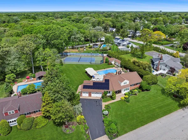 $1,499,990 | 9 Dove Lane, Bay Shore, NY 11706