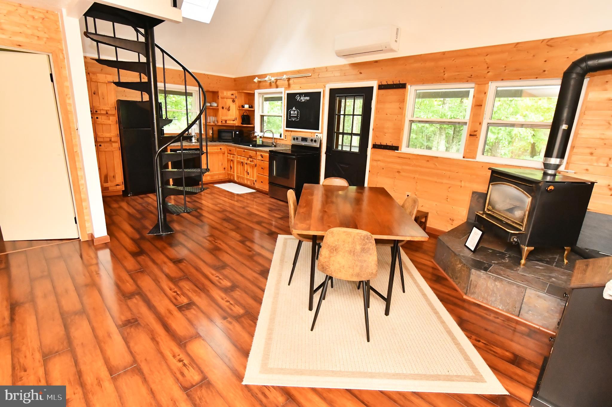 513 Cardinal Drive Rio, WV 26755 - Photo 17 of 55 Dining and kitchen