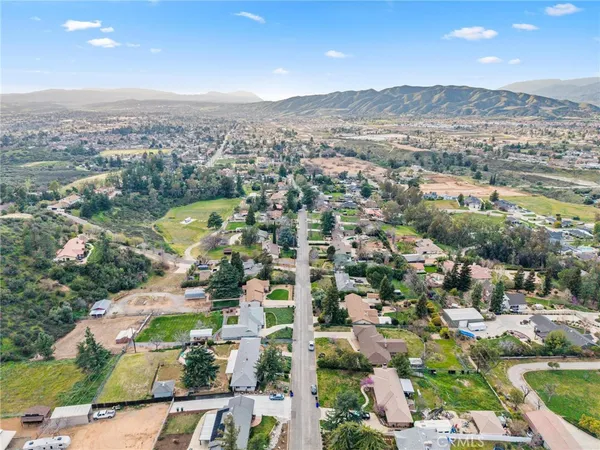 $885,000 | 36289 Panorama Drive, Yucaipa, CA 92399