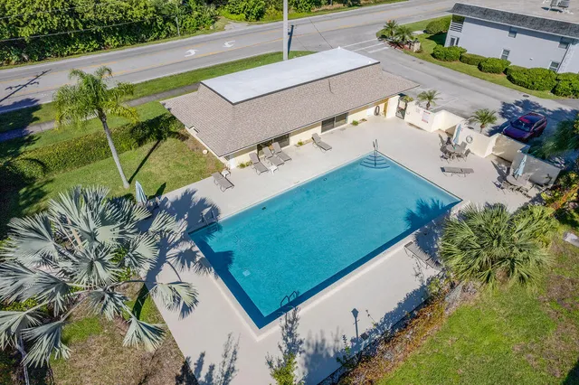 $180,000 | 1166 6th Avenue, Unit A1, Vero Beach, FL 32960