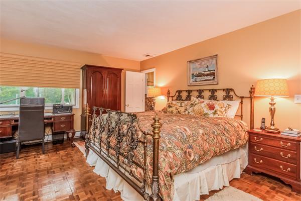 10 Yorkshire Road Marblehead, MA 01945 - Photo 13 of 24 Gallery Image 13