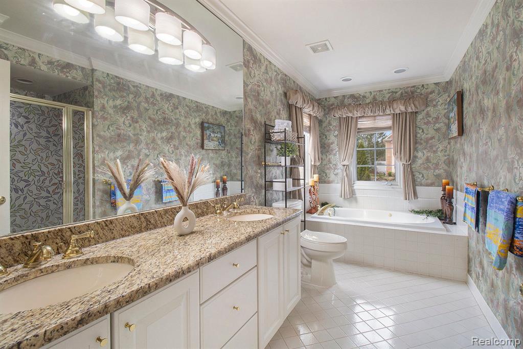 2001 Roundtree Rochester Hills, MI 48307 - Photo 22 of 37