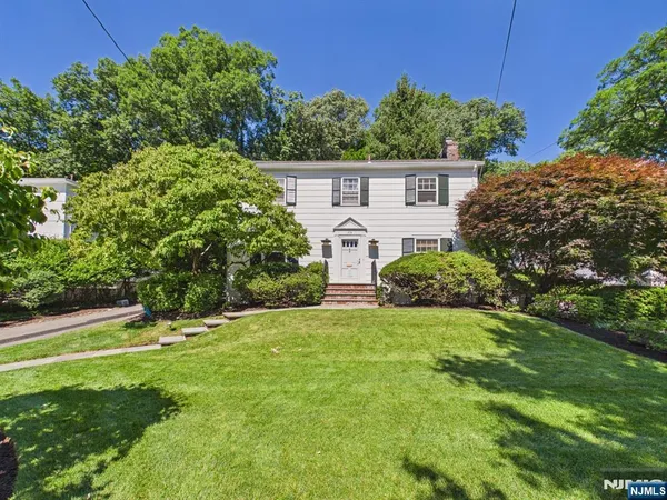 $1,295,000 | 318 Beechwood Road, Ridgewood, NJ 07450