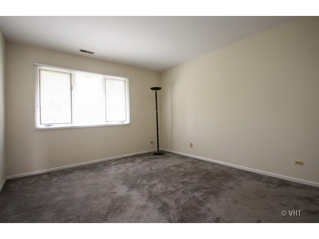 1979 Koehling Road Northbrook, IL 60062 - Photo 8 of 10 a view of an empty room with a window