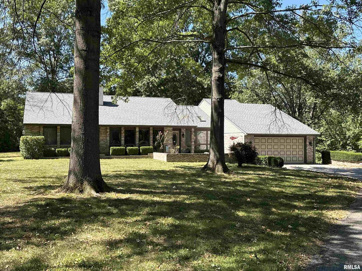 2381 Logan Street Murphysboro, IL 62966 - Photo 2 of 52