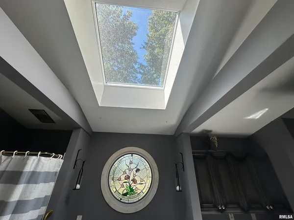 a view of entryway and hall