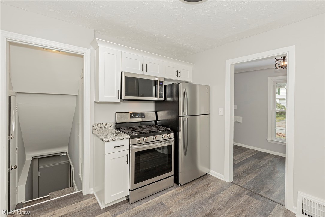 1117 Argonne Road Cleveland, OH 44121 - Photo 13 of 34