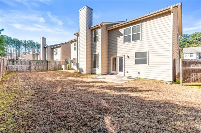 a view of a house with a yard