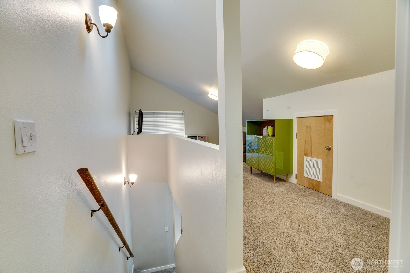 10319 Midvale Avenue North, Unit A Seattle, WA 98133 - Photo 24 of 35