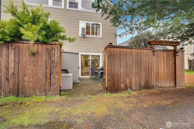 $585,000 | 10319 Midvale Avenue North, Unit A, Seattle, WA 98133