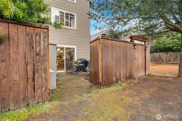 $585,000 | 10319 Midvale Avenue North, Unit A, Seattle, WA 98133