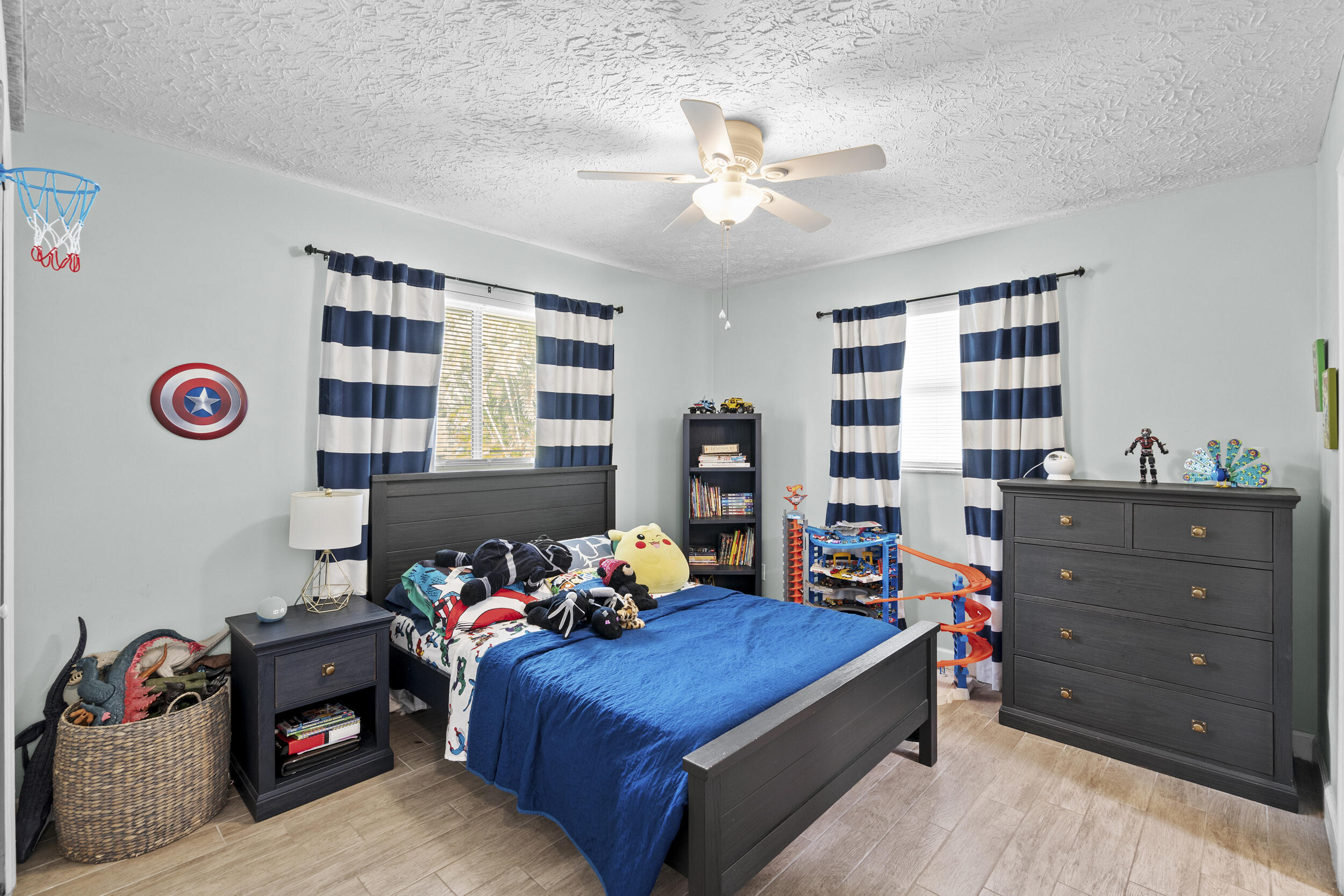2121 Southeast Midtown Road Port St. Lucie, FL 34952 - Photo 24 of 42 a living room with furniture and a flat screen tv