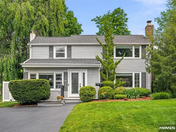 $699,900 | 47 West Saddle River Road, Waldwick, NJ 07463