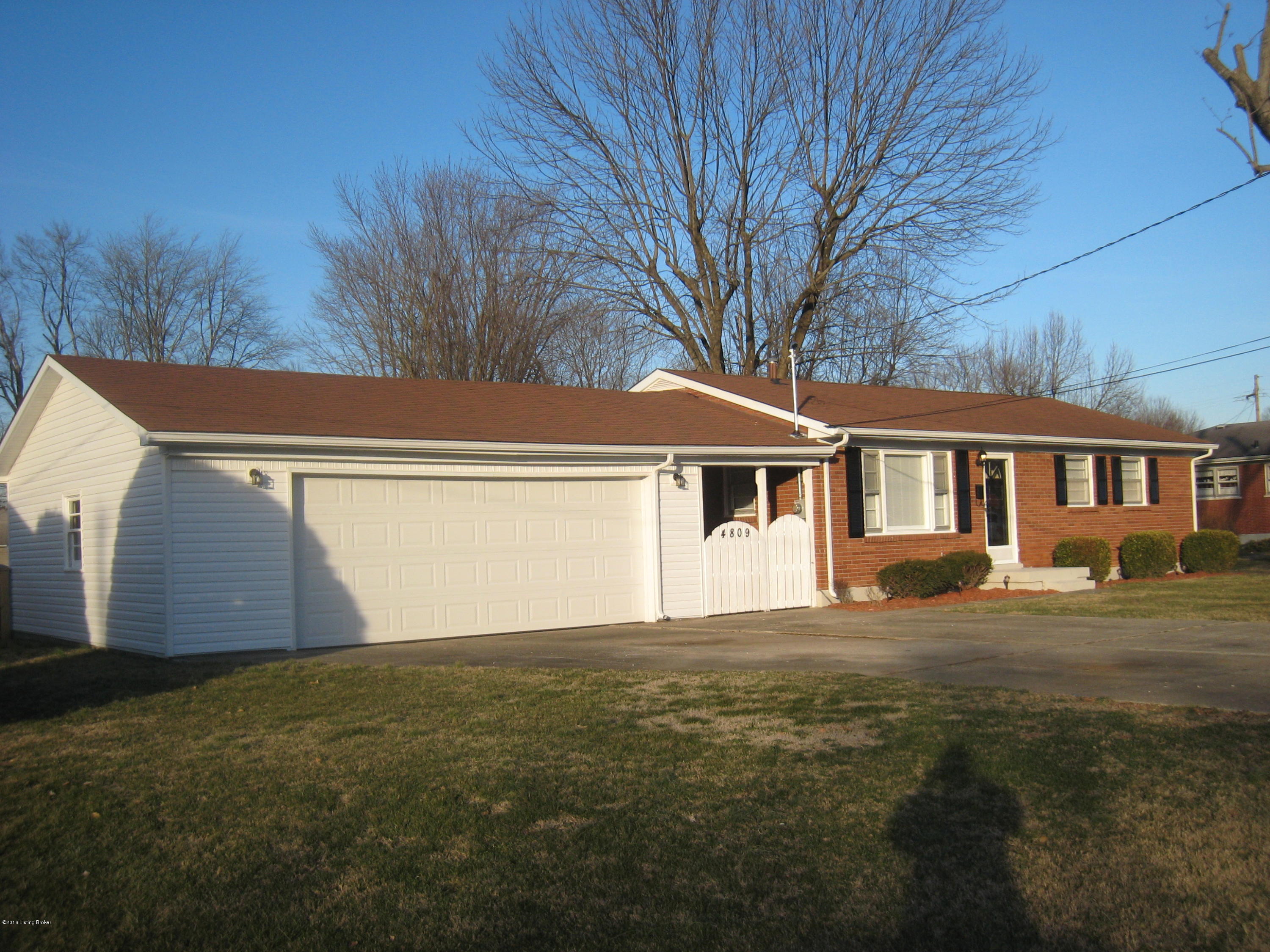 4809 Goepper Road Louisville, KY 40258 - Photo 3 of 23 Home and oversize garage.
