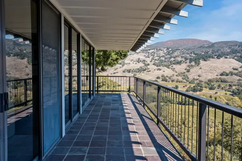 $1,950,000 | 241 Henry Station Road, Ukiah, CA 95482